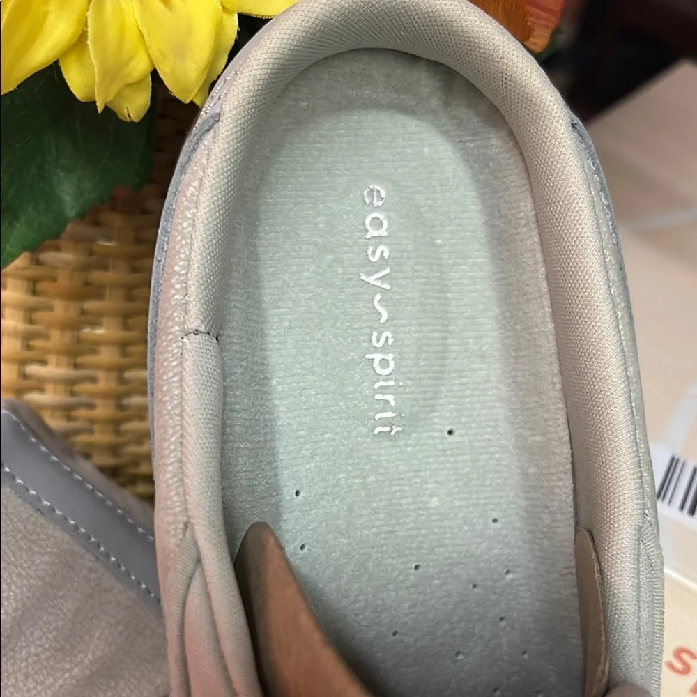 Easy Spirit Women's Traveltime Mules in Light gray.white sole - Picture 2 of 7